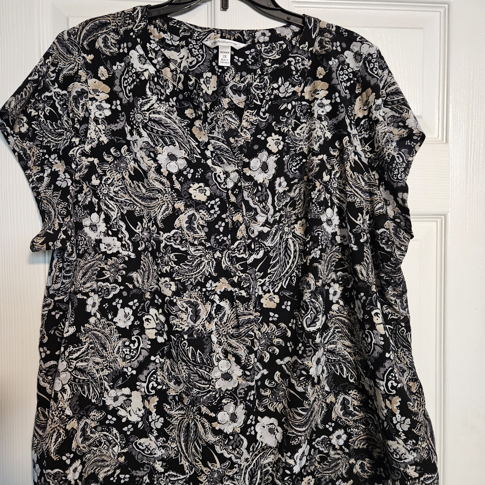 Croft & Barrow Black and White Floral Blouse